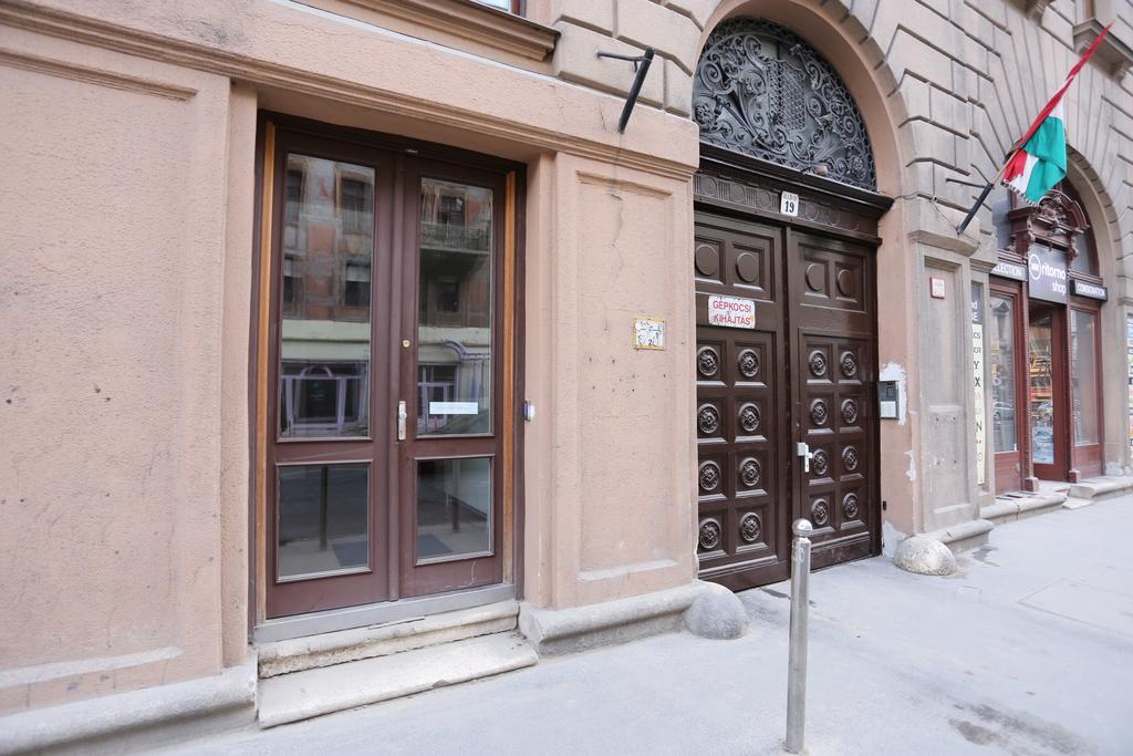 Mezzo Budapest Luaran gambar