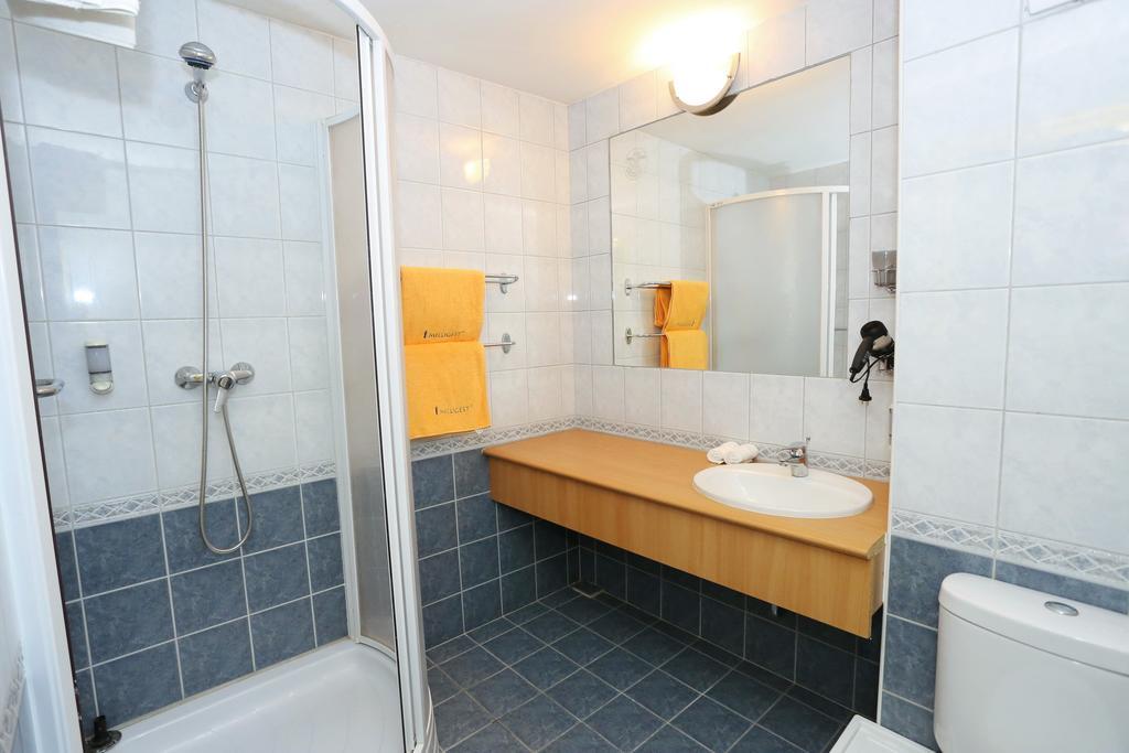 Mezzo Budapest Luaran gambar