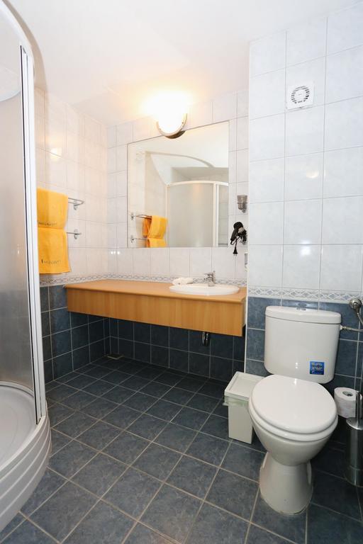 Mezzo Budapest Luaran gambar