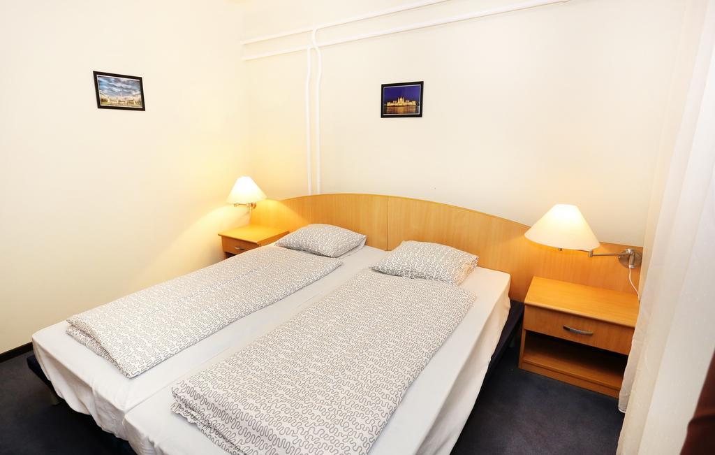 Mezzo Budapest Luaran gambar