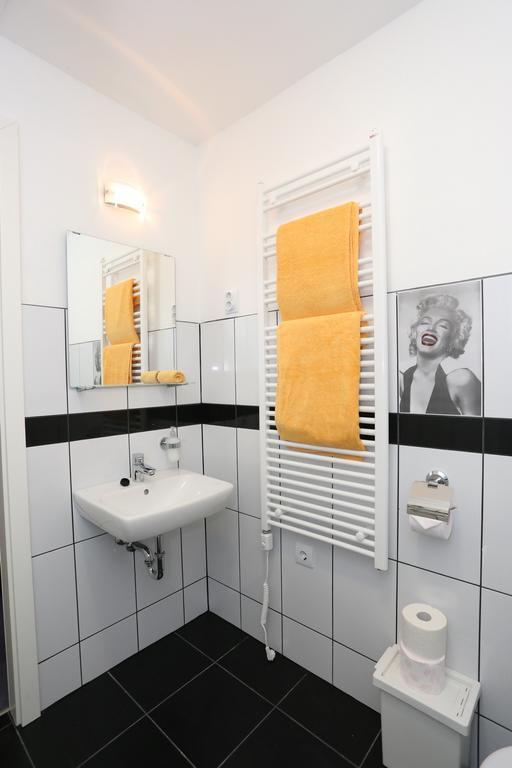 Mezzo Budapest Luaran gambar