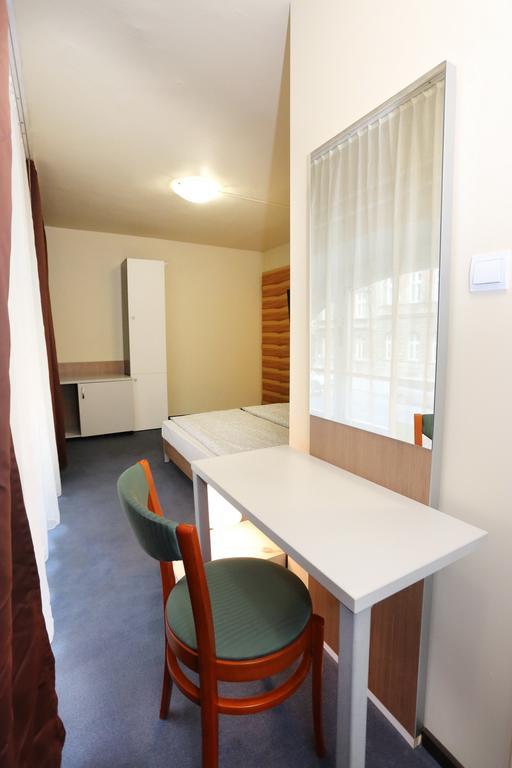 Mezzo Budapest Luaran gambar