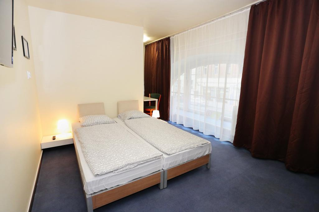 Mezzo Budapest Luaran gambar