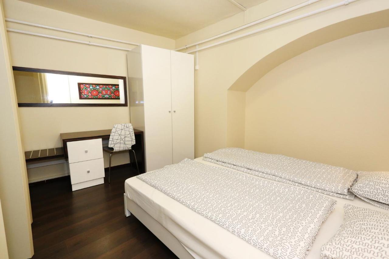 Mezzo Budapest Luaran gambar